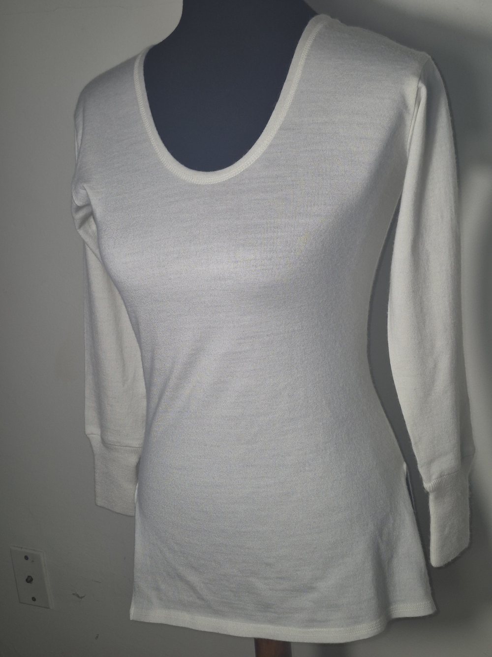 Woman's LeGrande By Space White Scoop Neck 3/4 Sleeve Sweater